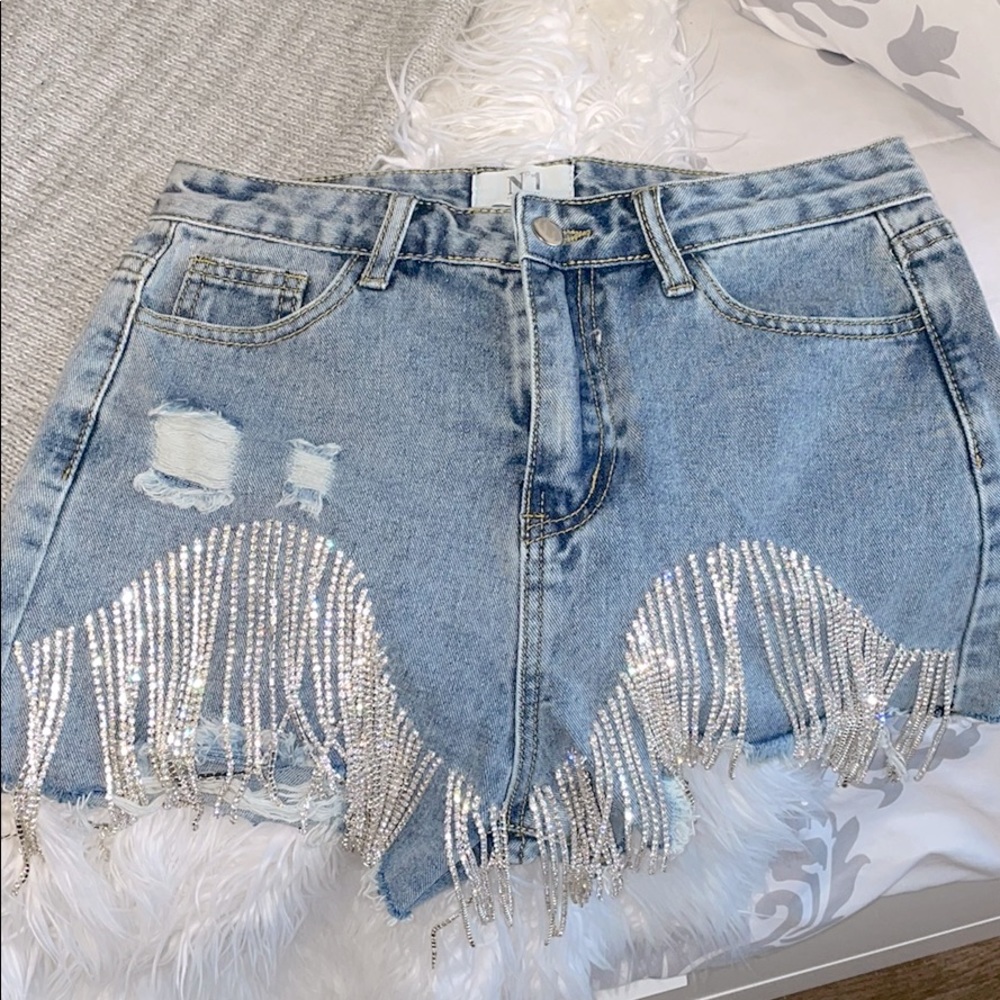 Light wash short with Diamond Fringe